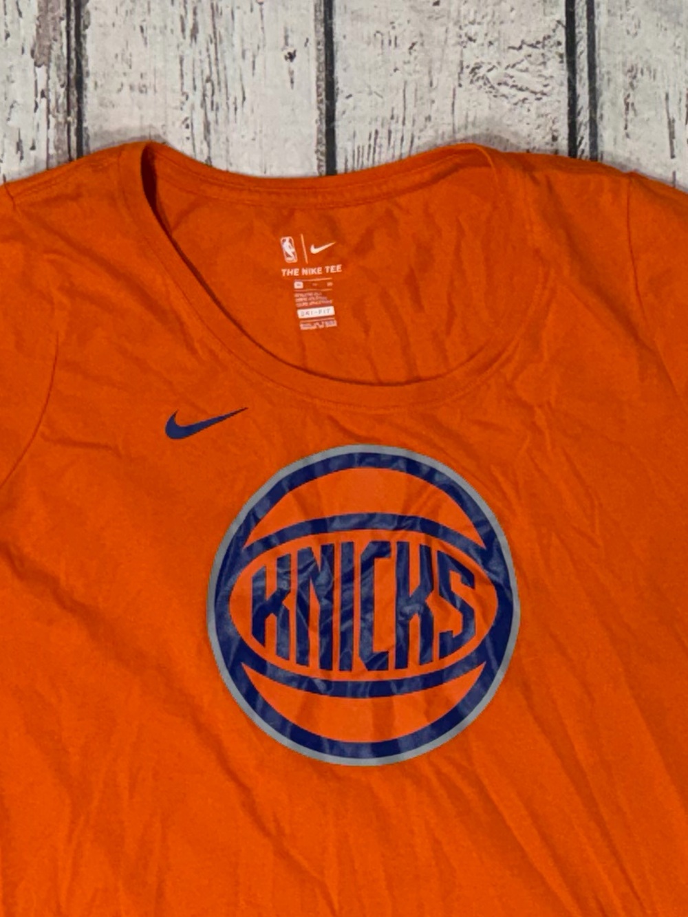 New York Knicks The Nike Tee Dri - Fit Women's NBA Basketball Tshirt - Picture 2 of 6